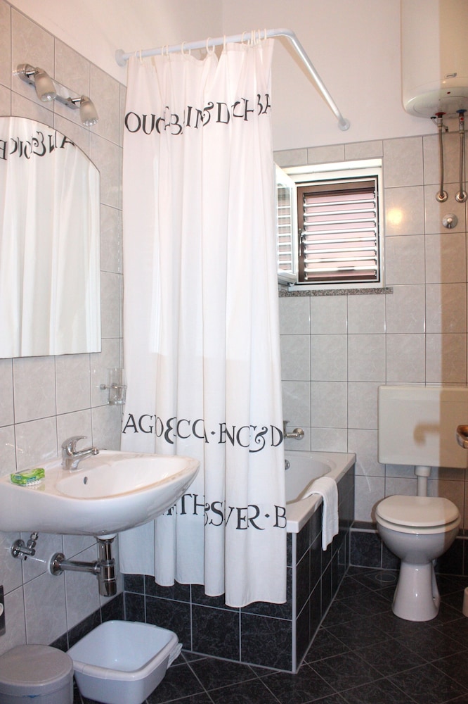 Photo 32