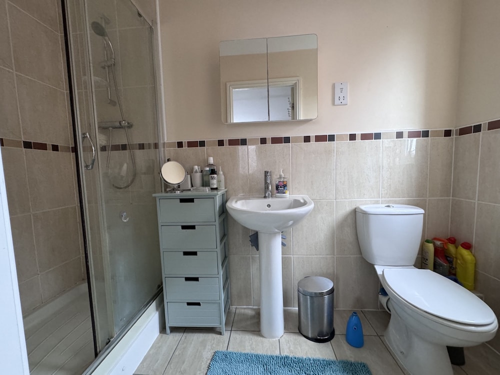 Spacious 4Bd House With Character In Coventry
