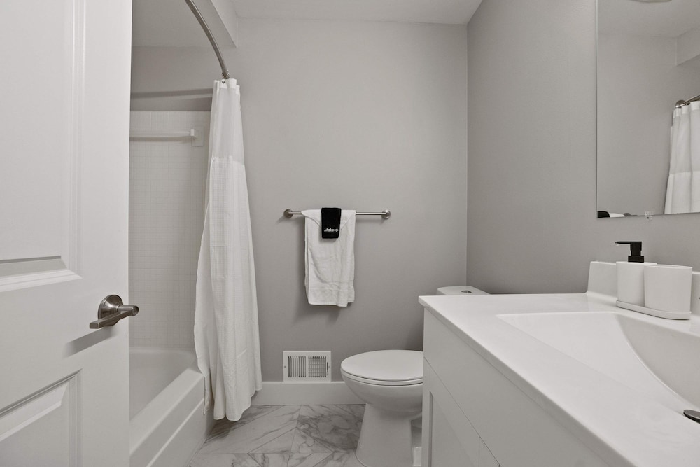 Comfy 2BR 2BA Unit in Pime Location
