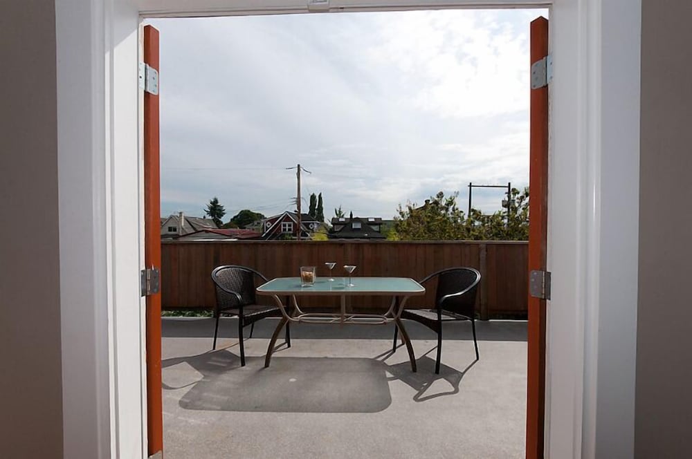 Commercial Drive Accommodations