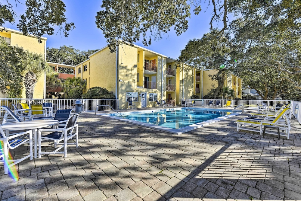 Waterfront Community w/ Perks: Mary Esther Condo