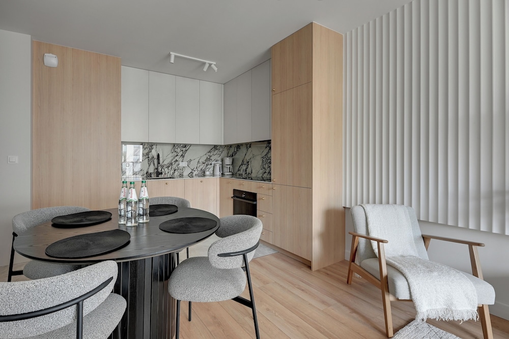 Horizon 63 Superior by Grand Apartments