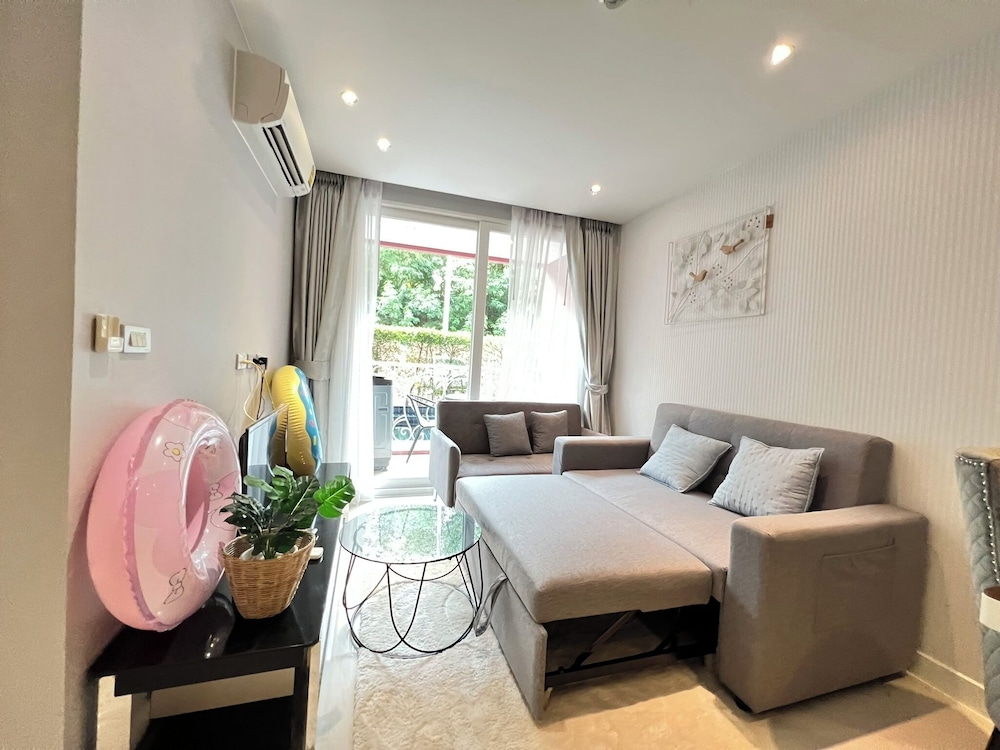 Grande Carribean Condo By Thita view 3