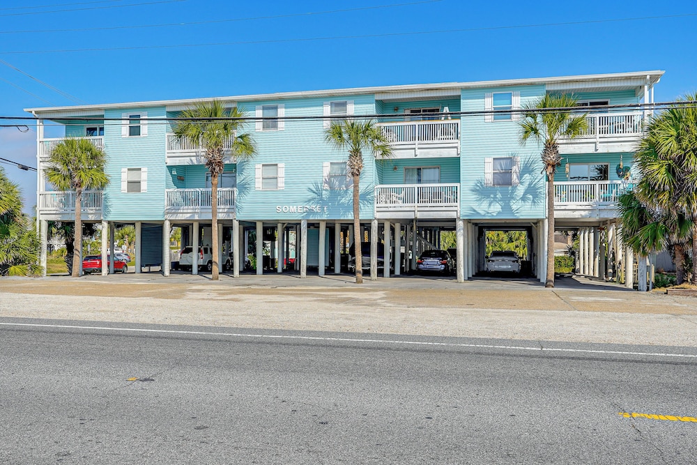Walk to Beach: Condo w/ Balcony in Pcb!