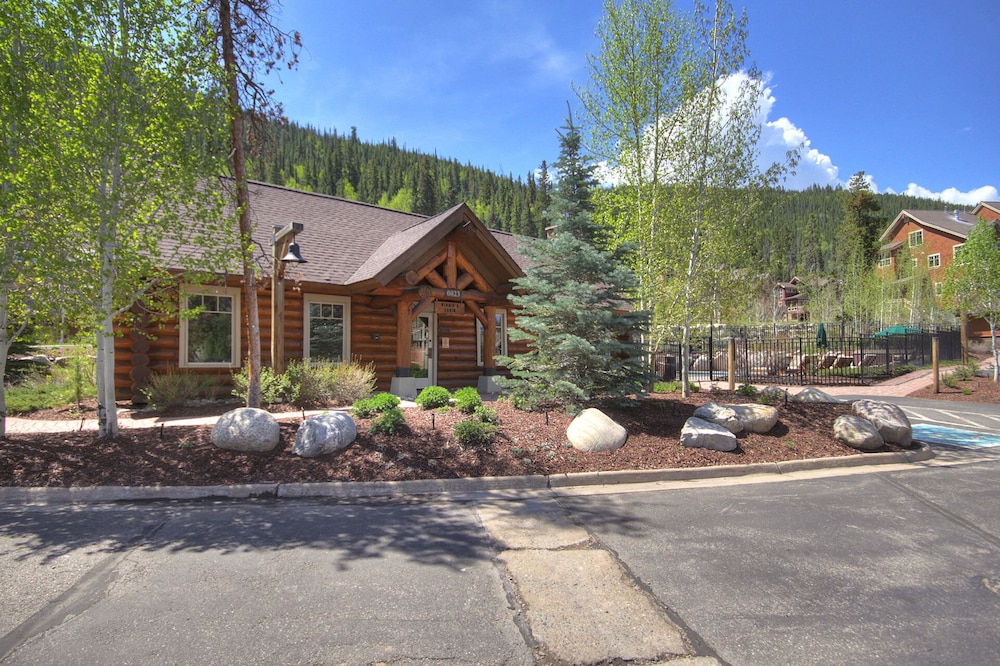 6509 Settlers Creek Townhomes by RedAwning