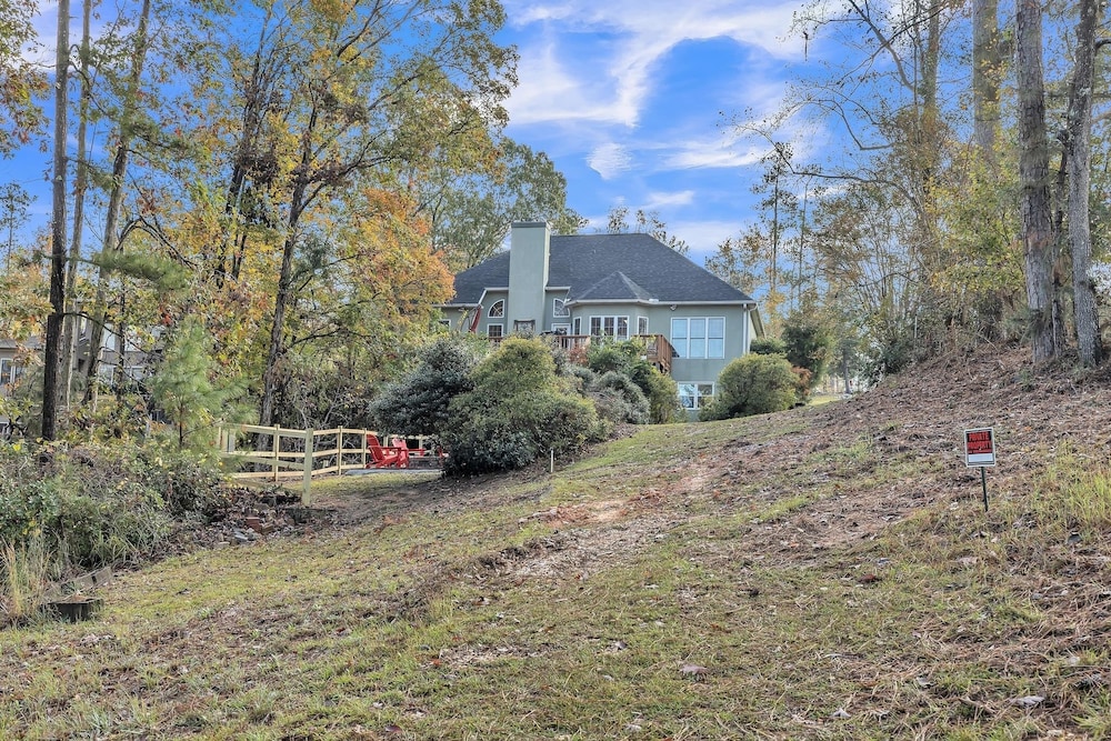 Lux Lake House W/pool & Dock On Deep Water Cove! 4 Bedroom Home