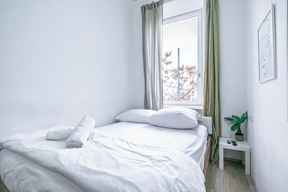 Cozy Room Shared Apt Millennium Tower