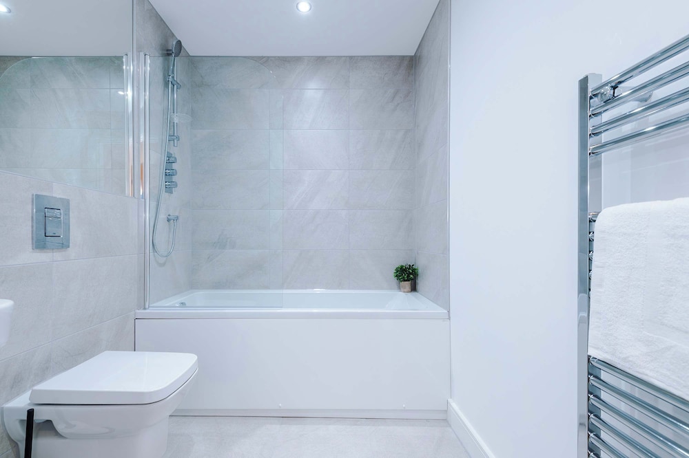 Premium City Penthouse Ideal For Business