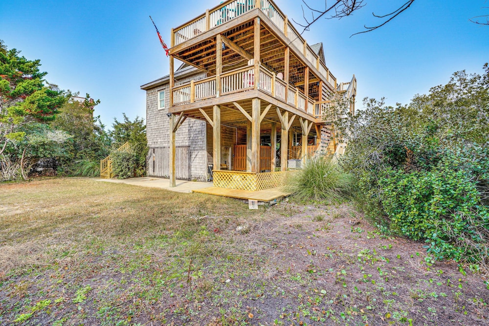 Rooftop Deck & Hot Tub: Outer Banks Family Getaway