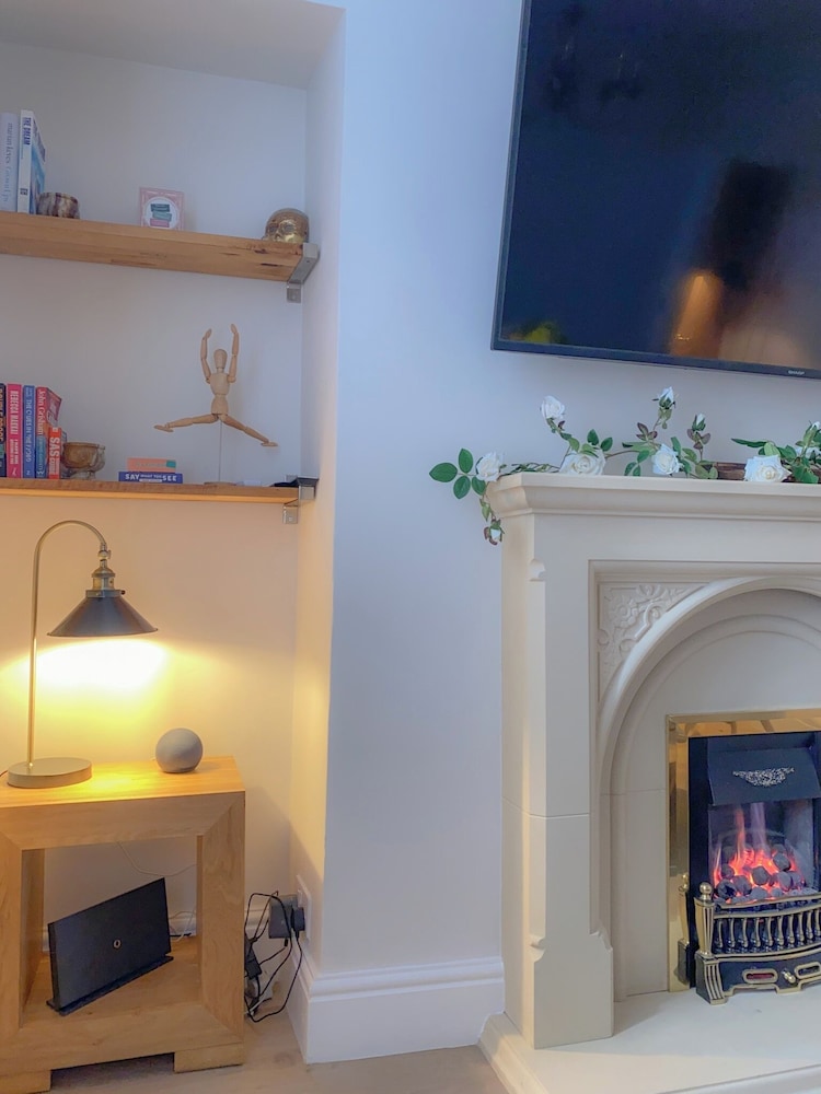 Luxury Townhouse Retreat in Kendal w/ Free Parking