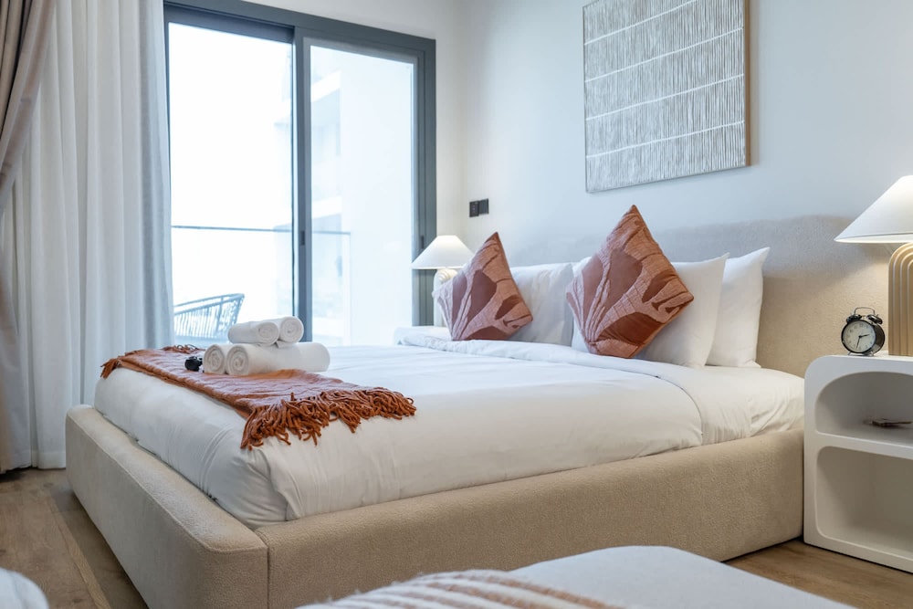 Chic Modern Studio Apartment for 2 in JVC