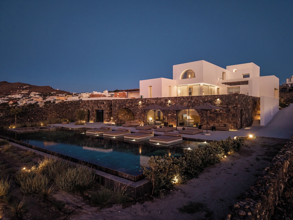 Charisma Estate Villa photo 3