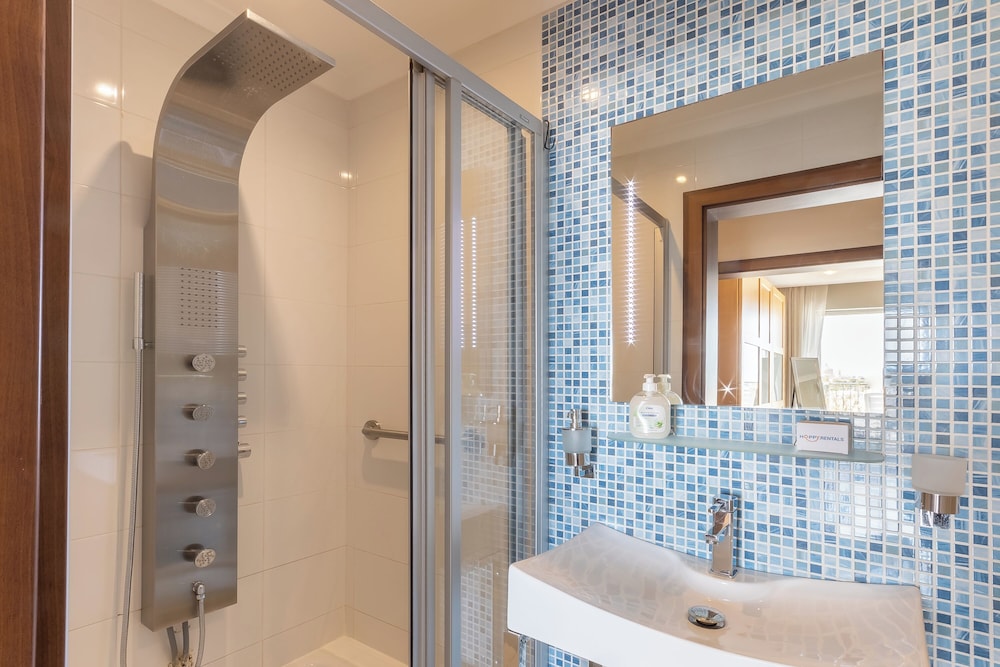 Modern and Comfortable Apart Savoy Garden