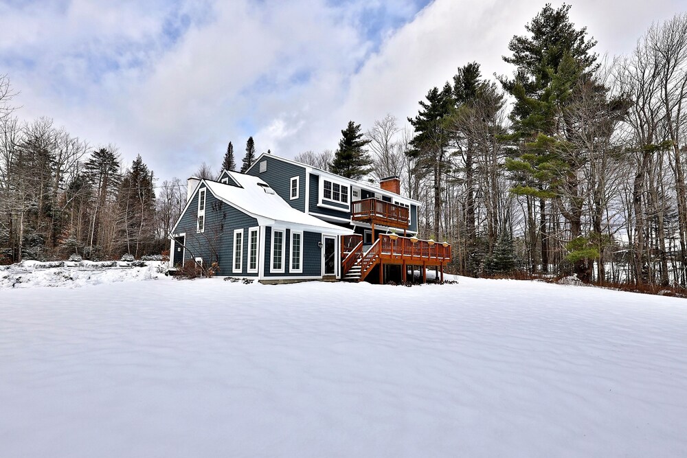 The Killington Bigelow Chalet: Large Ski Home. 8 Br/4.5 Ba/16 People. Hot Tub. Shuttle. Game Room. 8 Bedroom Home view 5