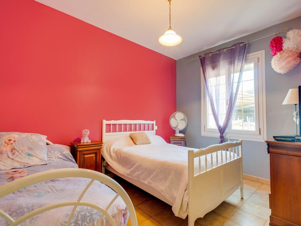 Villa With Swimming Pool in Sorgues view 5