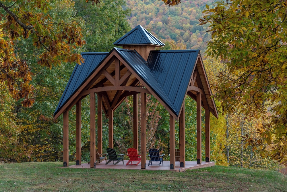 Engadine Inn  Cabins - Property Image 158