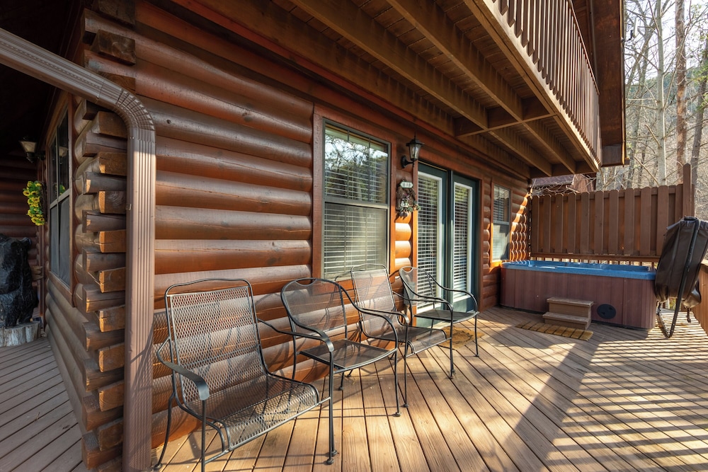 Bear Hideaway Cozy 3BR Cabin