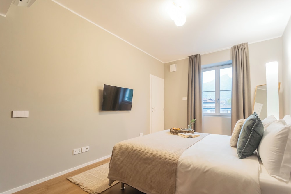 V. Suite on Lake Como by Rent all Como