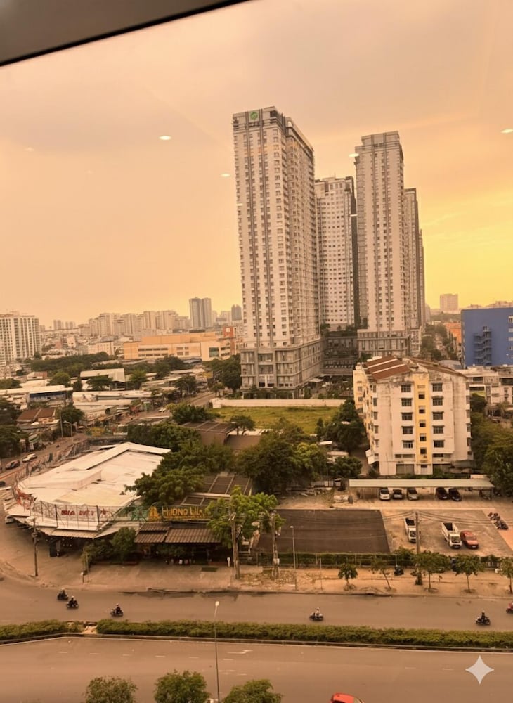Sunrise High Floor Pool Ben Thanh Gym