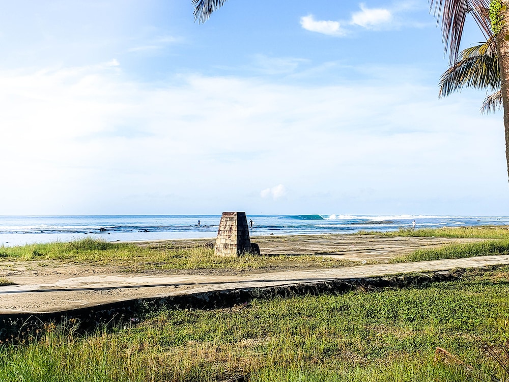 Raffiel Nias view 3
