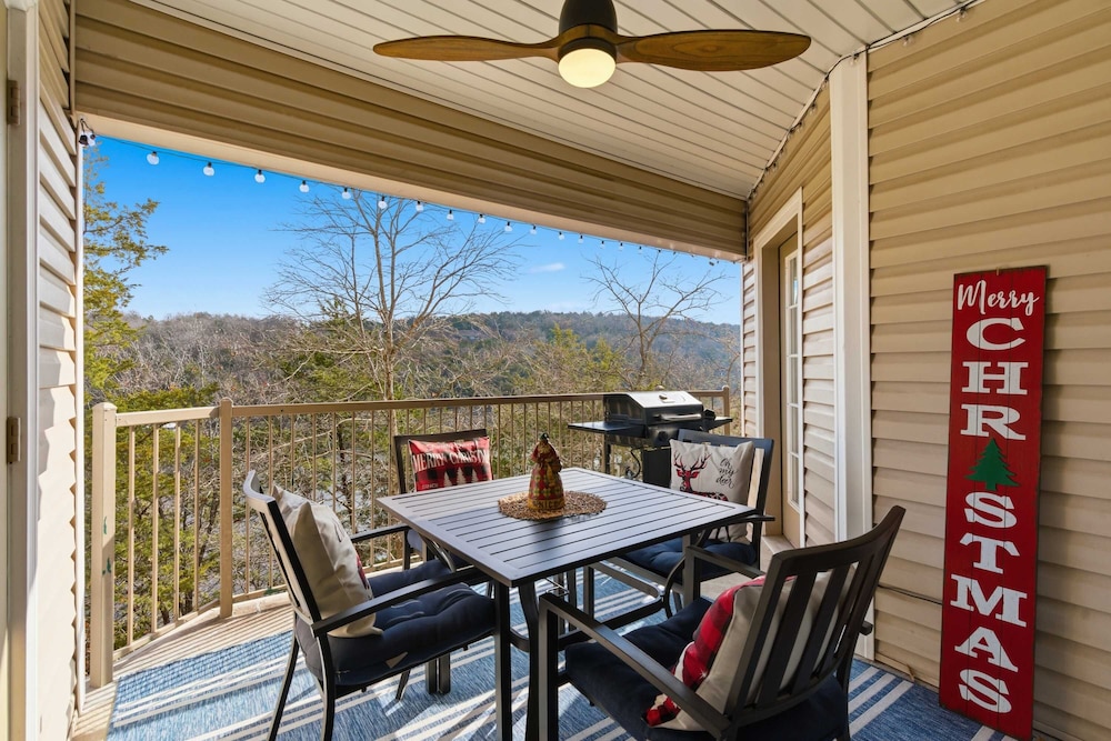 The Ozark Getaway Stay for 6
