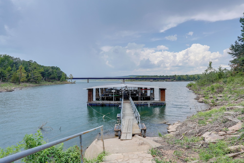 Greers Ferry Lake Access: Cabin w/ Boat Slip!