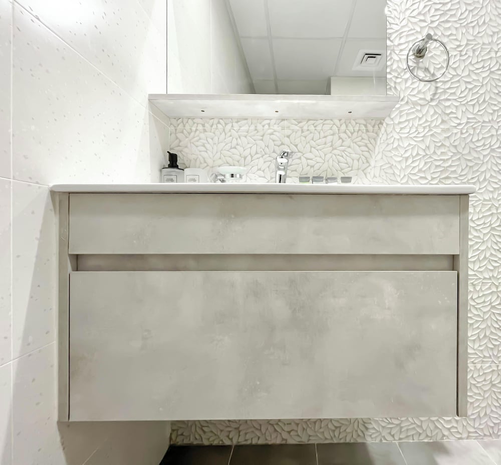 Jewelz Luxury 2BR Balcony, Pool & Garden Views