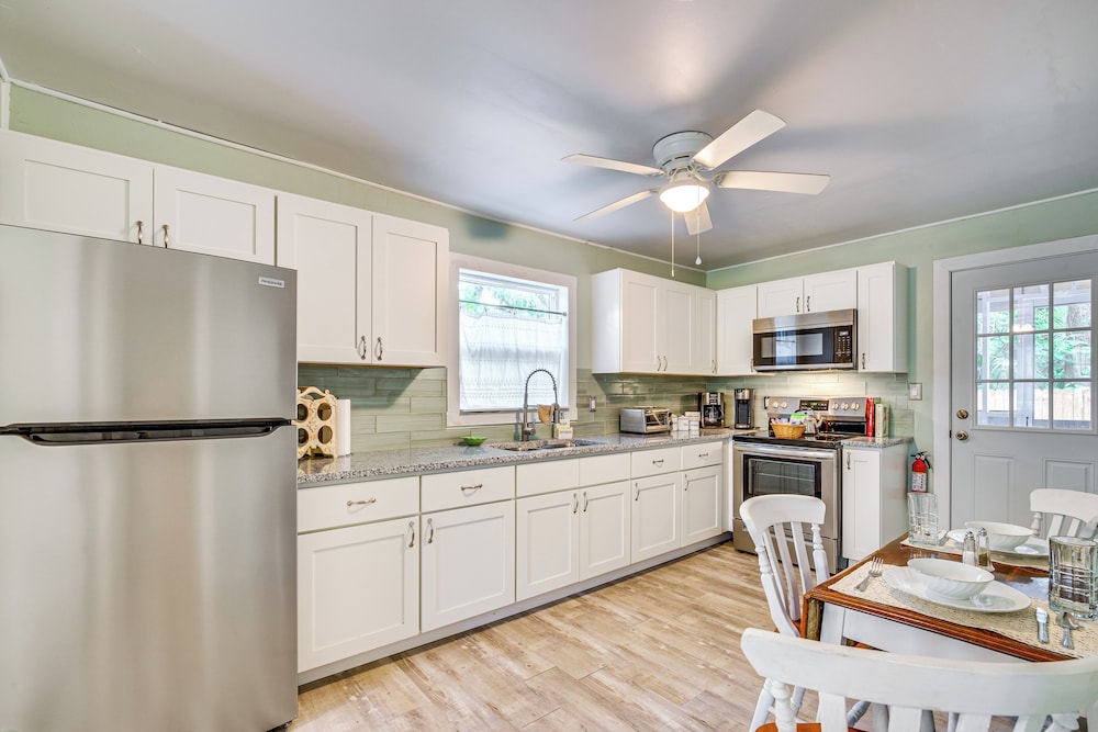 1 Mi to Ocala Dtwn Square: Home w/ Yard!