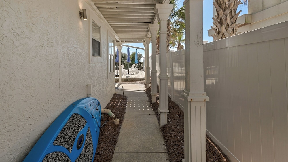 Gulf-front, Private Pool ~ Stunning Gulf Views From All Levels + Beach Setup view 5