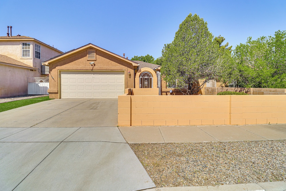 4 Mi to Old Town: Pet-friendly Home w/ Fenced Yard