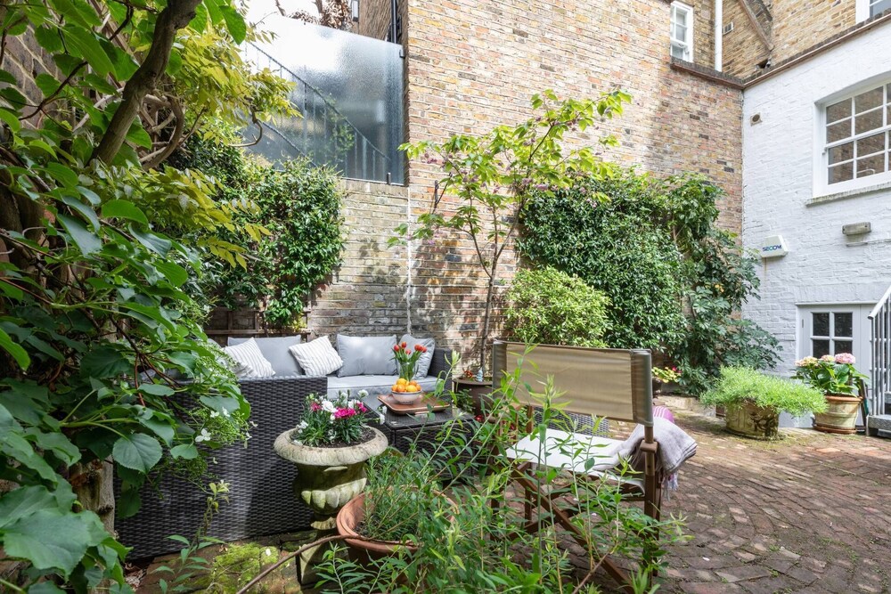 Cadogan Street III by Onefinestay