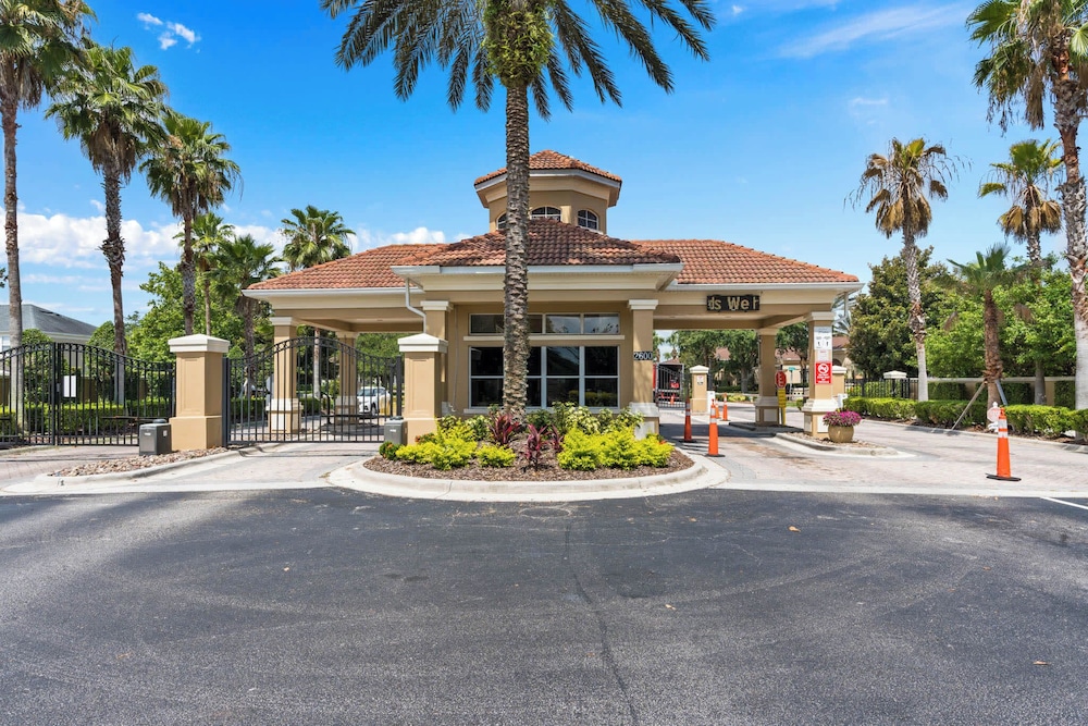 Disney Retreat w/ Wizard & Galaxy Rooms