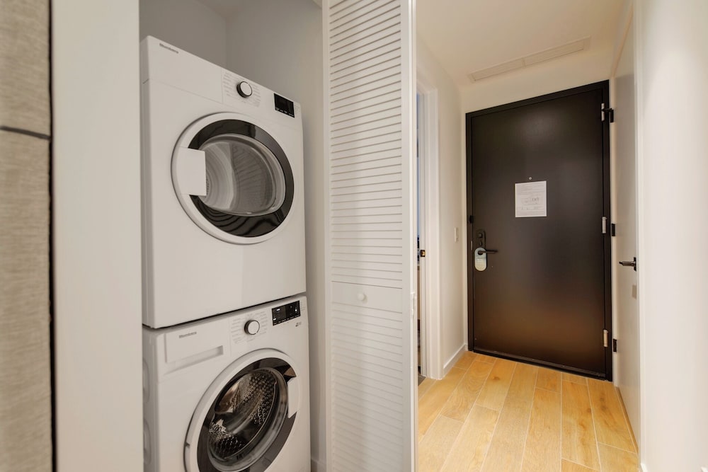 Luxury Studio Near from Bayfront Park
