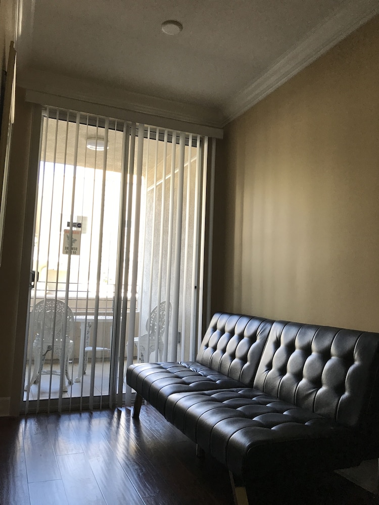 2 Bed 2 Bath in Studio City