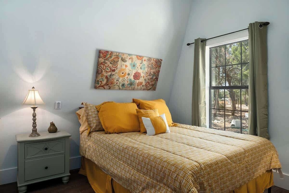 Terracotta Retreat/ Sleeps 30!