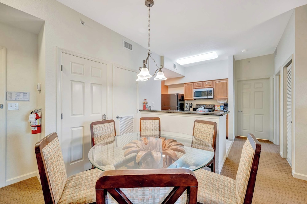 2BR Fireworks View With Pool Spa 5 Minutes to Disney
