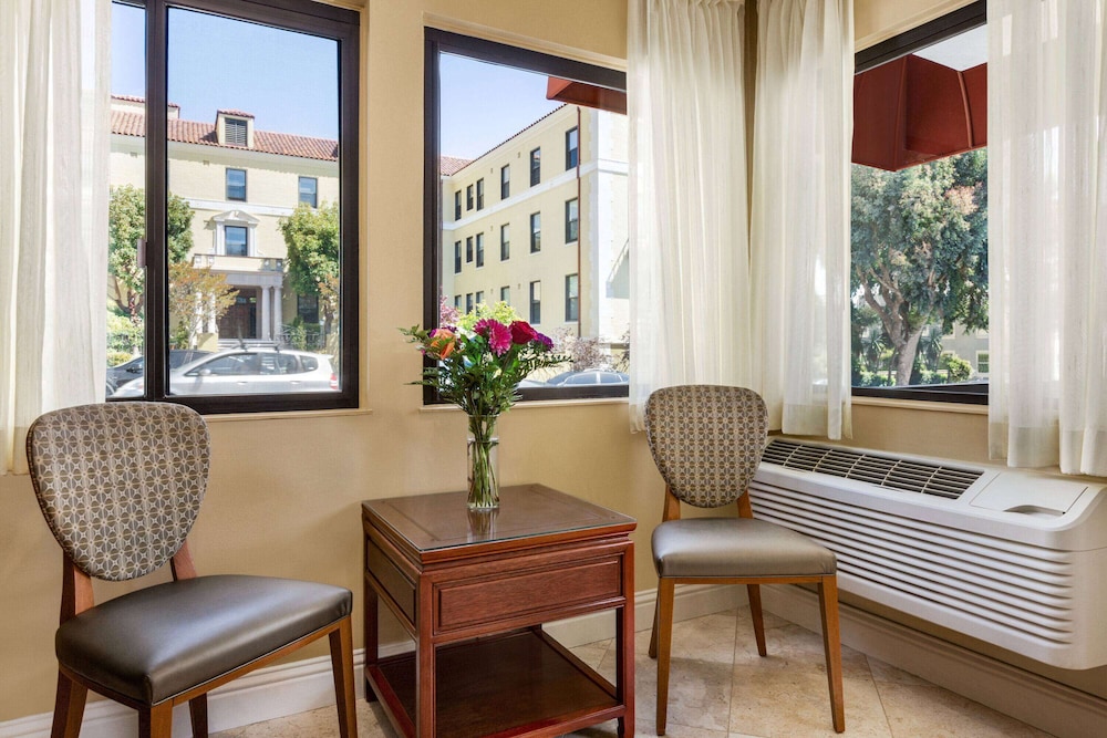 Travelodge by Wyndham Presidio San Francisco - Image 2