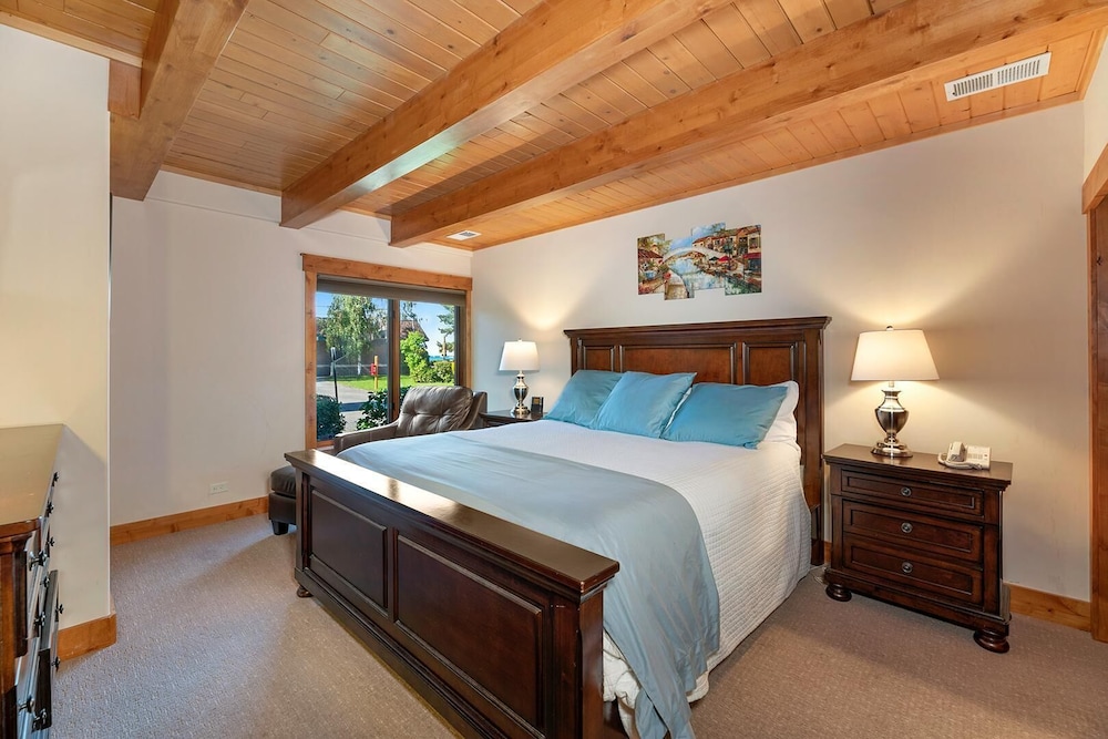 Mv32: Lakeland Village Luxury Condo With Great Amenities view 2