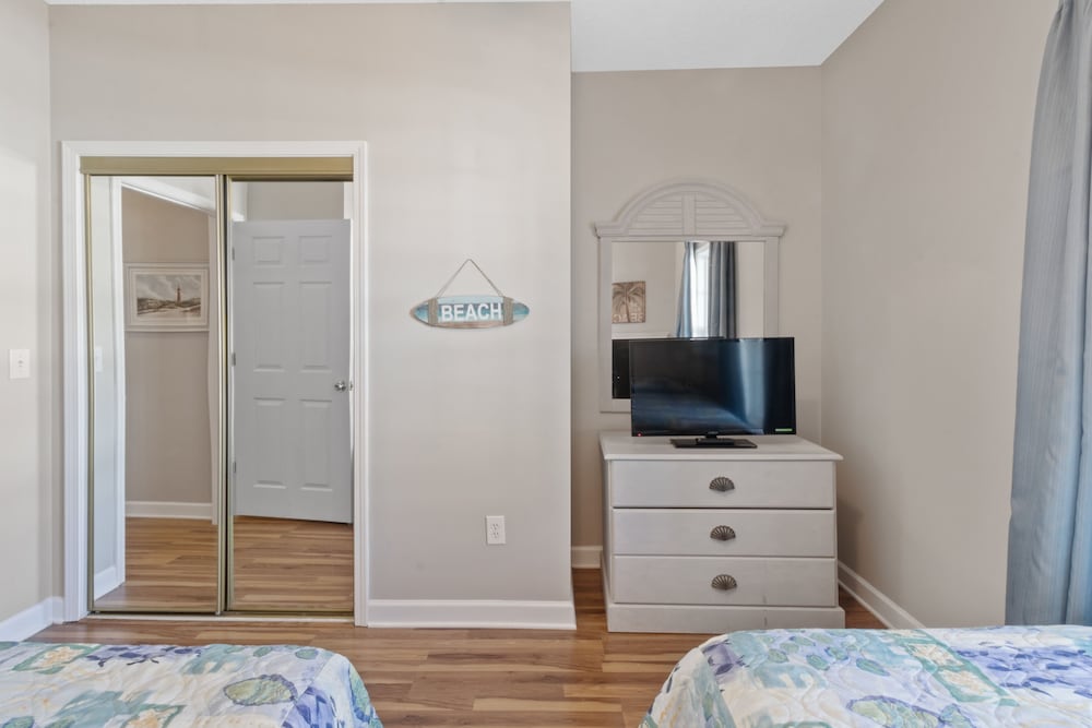 Arbor Trace #634 2 Bedroom Condo by RedAwning view 5