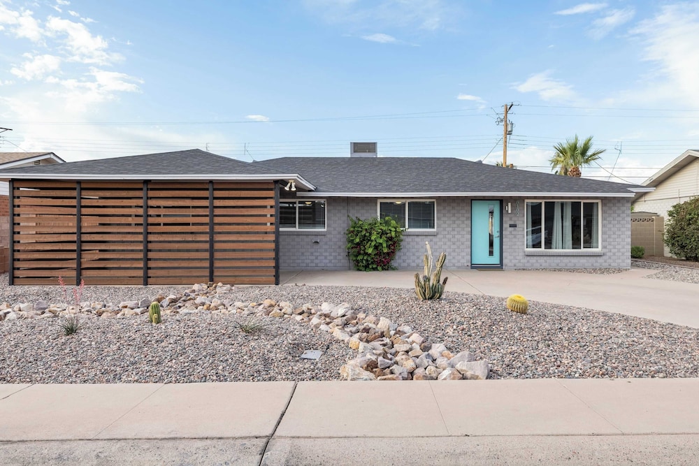 Indianola Oasis Private Pool, Outdoor Living & Old Town Access