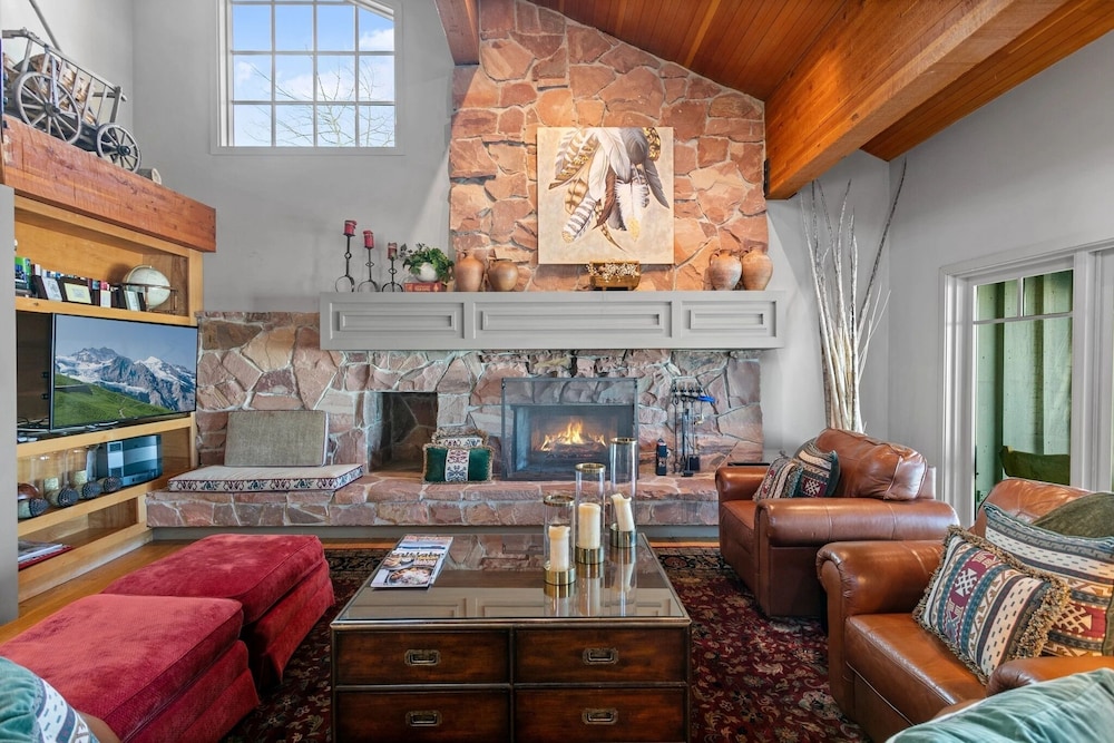 Stag Lodge at Deer Valley Resort - Three Bedroom Residence with Loft and Spa #14 3 Condo