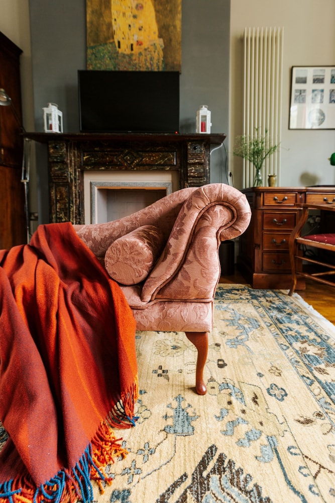 The Suite, 82 Cathedral, Private Parking view 2