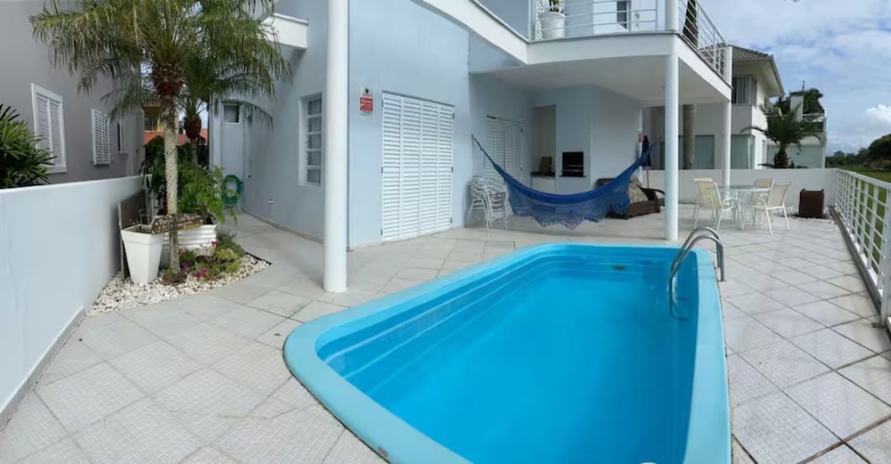 Casa de Praia Brisa do Oceano com Piscina Privativa - São Francisco do Sul