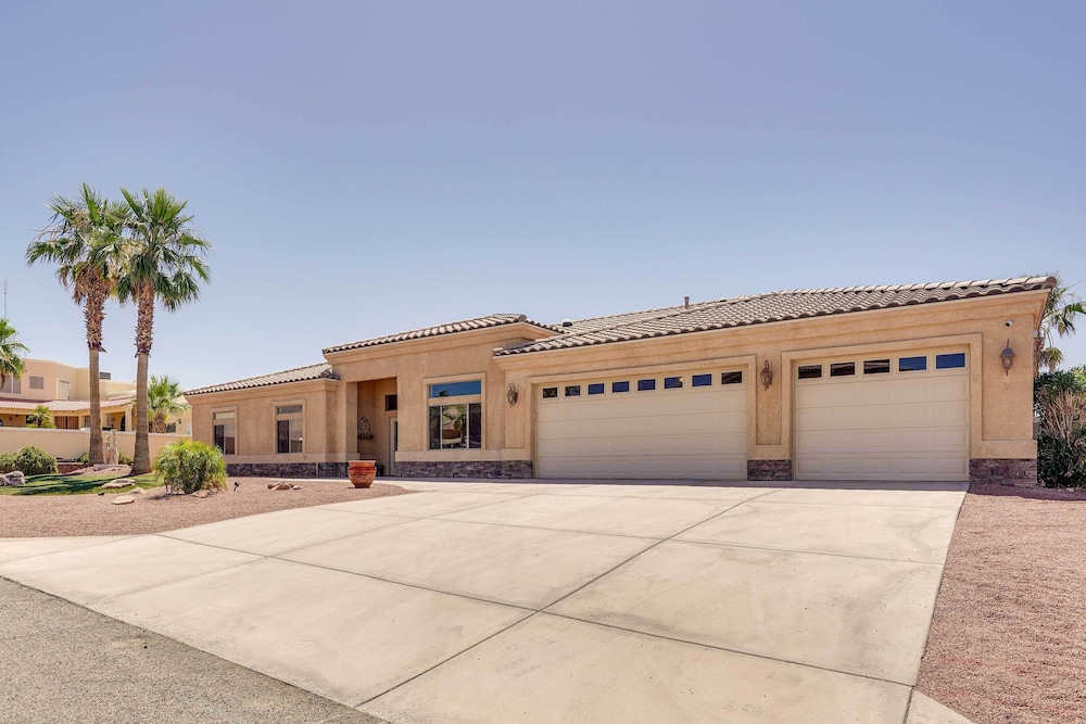 Near Golfing: Lake Havasu City Home w/ Heated Pool