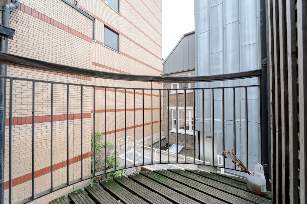 Holborn Penthouse Apartment with Terrace