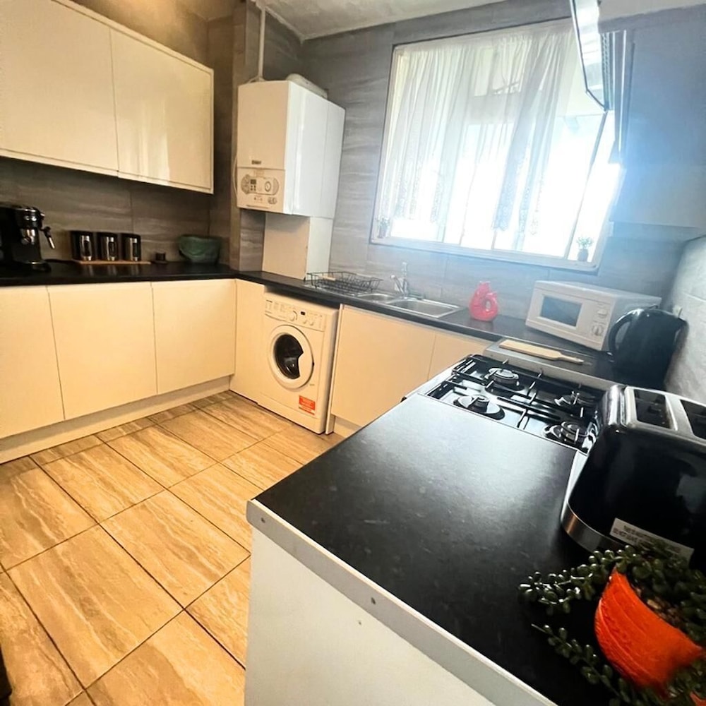 Central London Modern Apartment With 3 Bedrooms