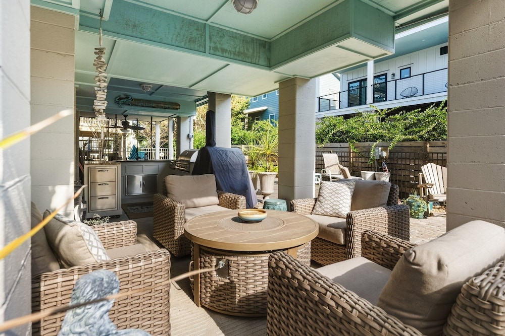 Santorelli's Seaside Serenety 4 Bedroom Home