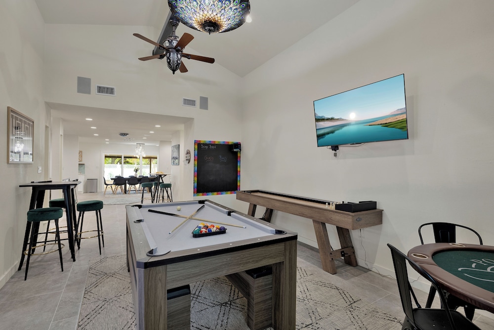 Whitewater River House - Game Room, Firepit, Walking Distance to Whitewater Amphitheater!