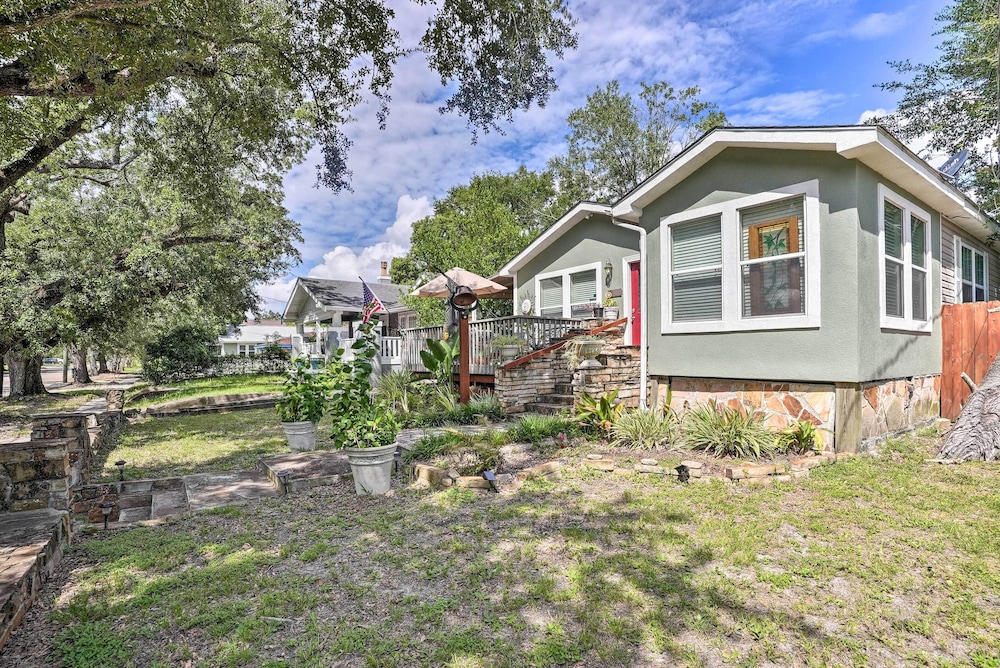 Charming Home w/ Yard, Walk to Beach & Casino view 5