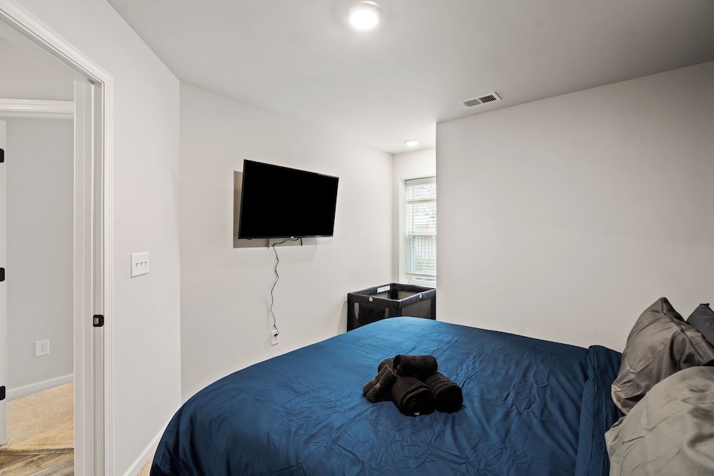 King 3BR Townhouse in Camp North End